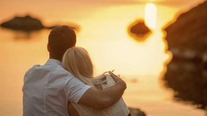 Hubungan Bahagia Bukan Dilihat dari Usia, Tapi Kedewasaannya