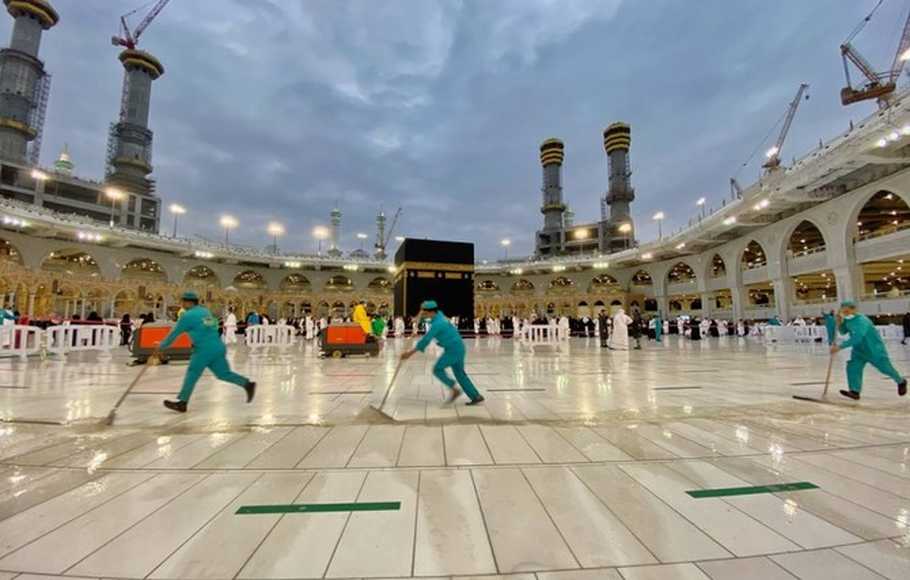 Arab Saudi Berlakukan Lagi Pembatasan Jarak Sosial di Dua Masjid Suci
