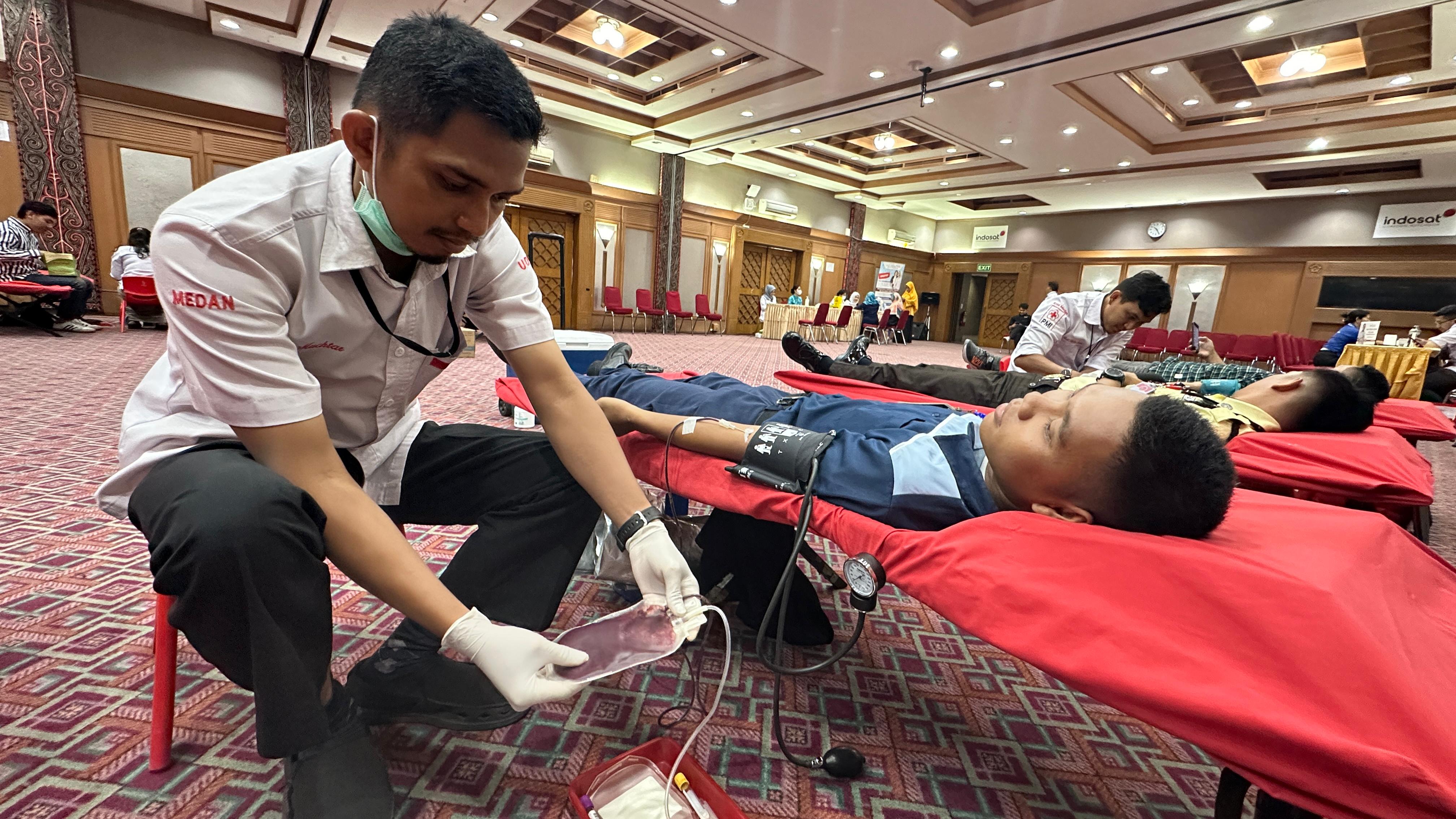 Indosat Sumatra Bersama PMI Selenggarakan Donor Darah di Tiga Kota