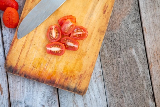 Bahaya Masih Pakai Talenan Kayu atau Plastik yang Sudah Menghitam