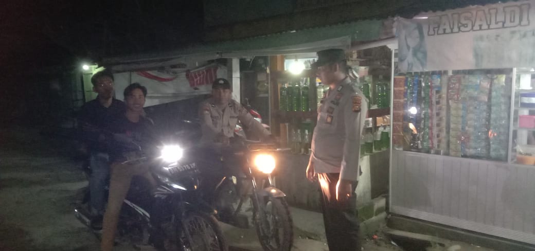 Jelang Pemilu 2024, Patroli Malam Polsek Gaung di Pasar Kelurahan Kuala Lahang Ciptakan Situasi Aman