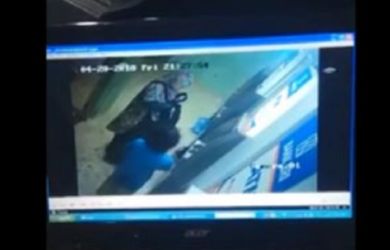 Hati-hati! Ini Video Pengemis Berhasil Curi Dana Nasabah di ATM
