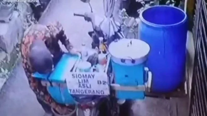 Ludahi Dagangannya, Tukang Siomay Minta Maaf