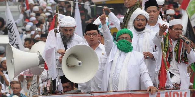 Benang Kusut Saling Lapor Usai Demo 4 November