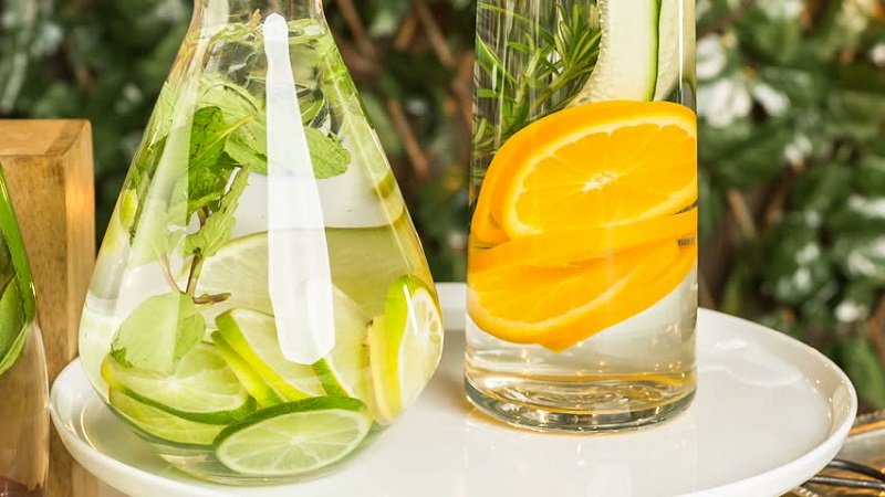 Terlalu Sering Minum Air Lemon, Ini Efek Buruk yang Mungkin Anda Alami