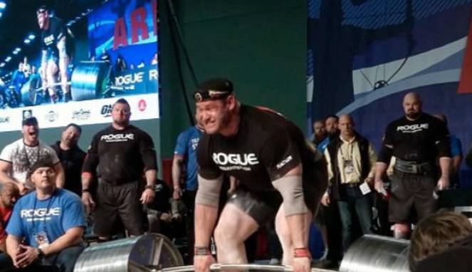 Angkat Beban Nyaris Setengah Ton, Hidung Pria Ini 