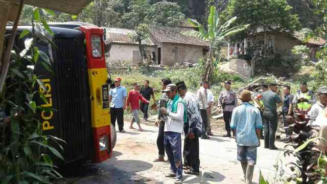 Ini Video Kecelakaan Truk Brimob Terguling di Mojokerto, 1 Polisi Tewas