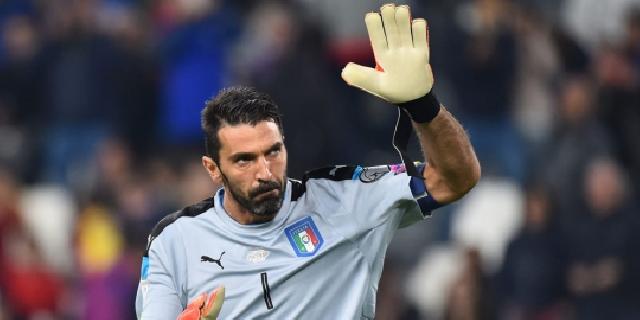 Kalahkan Ronaldo dan Messi, Buffon raih Golden Foot 2016