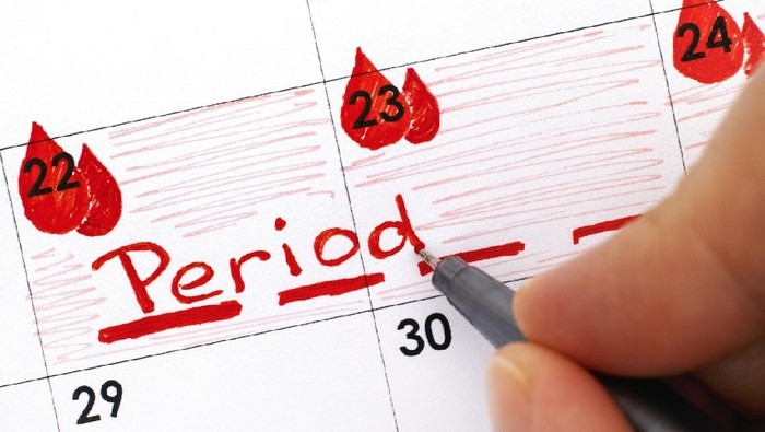 Tak Berkaitan, Obgyn Luruskan Mitos Keramas Bikin Menstruasi Berhenti