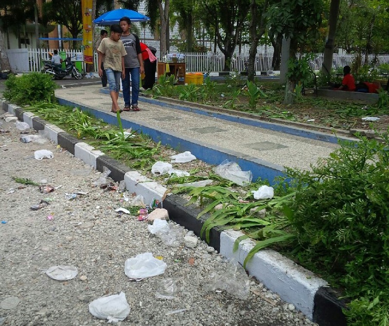 Acara Alfamart Fun Walk Akibatkan Taman Cut Nyak Dien Pekanbaru Rusak dan Sampah Berserakan
