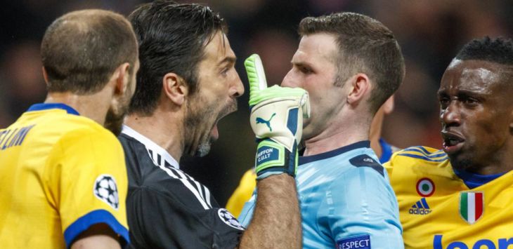 Tinggalkan Juventus, Buffon Menyesal Hina Wasit ‘Sampah’ Liga Champons