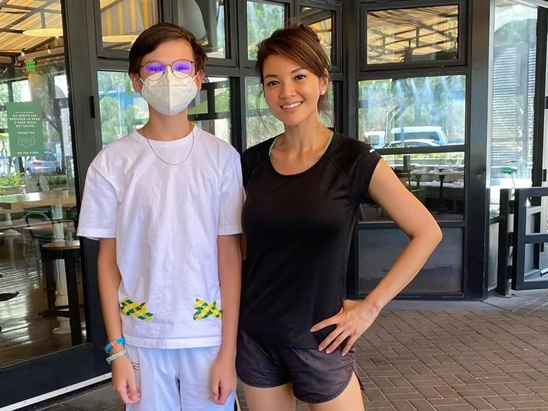 Gaya Farah Quinn saat Jemput Anaknya di Amerika