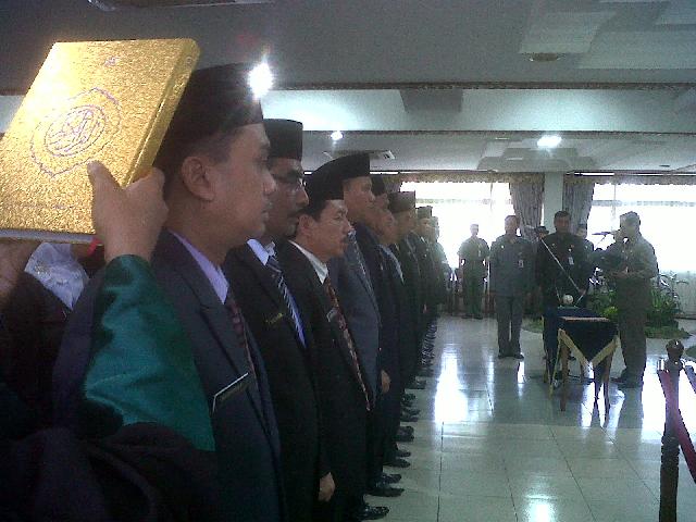 Antara 131 Pejabat Pemko Pekanbaru yang Dilantik, Ada yang tak Ikut Ucapkan Sumpah Jabatan  