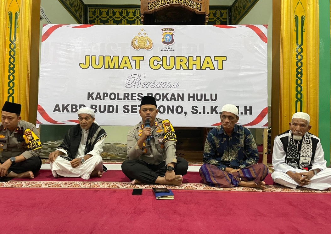 Demi Pemilu, Kapolres Rohul Shalat Subuh Berjamaah dan Jumat Curhat