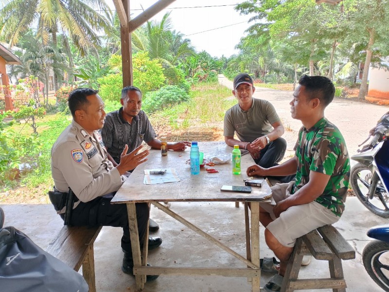 Bhabinkamtibmas Polsek Rimba Melintang Gelar Sosialisasi Pilkada Damai di Rumah Warga