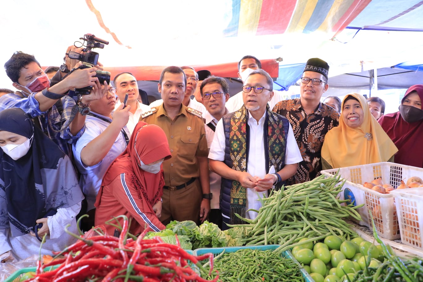Mendag Tinjau Harga Bahan Pokok di Pasar Cik Puan, Pj Walikota: Harga Sudah Stabil