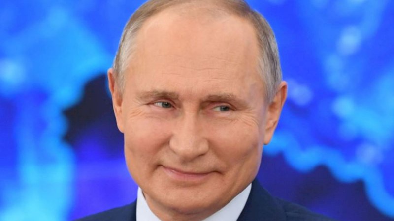 Vladimir Putin Ternyata Selalu Bawa Tas Nuklir