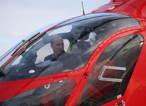 Lihat Pasien Corona, Pangeran William Siap Kembali Jadi Pilot Ambulans Udara