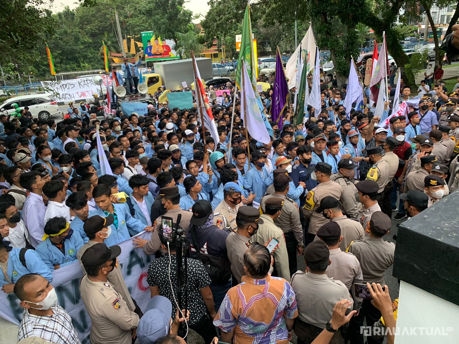Gelar Unjuk Rasa, Ini Tuntutan Mahasiswa Unri di DPRD Riau