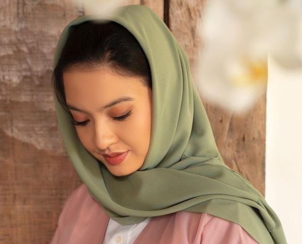 Terpesona Cantiknya Raline Shah Pakai Hijab: Ukhti Idola