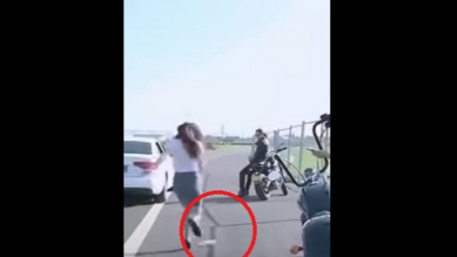 Tendangan Wanita Cantik yang Bikin Netizen 'Menggila'