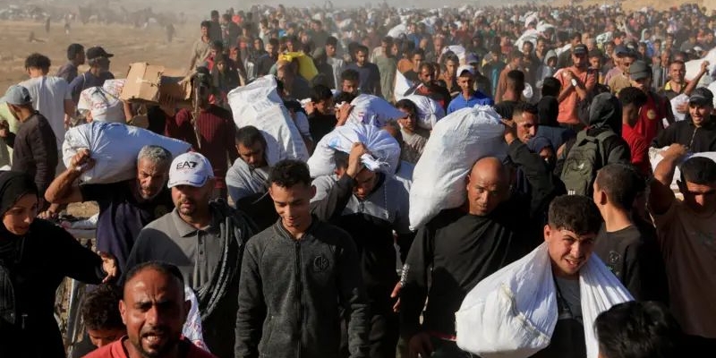 Sadis! Israel Bombardir Wilayah Pusat Bantuan Gaza, 56 Tewas