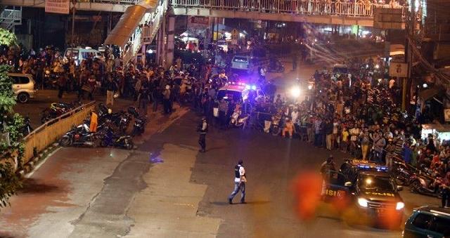 Breaking News : 3 polisi dan 2 pelaku ledakan bom Kampung Melayu Dipastikan Tewas