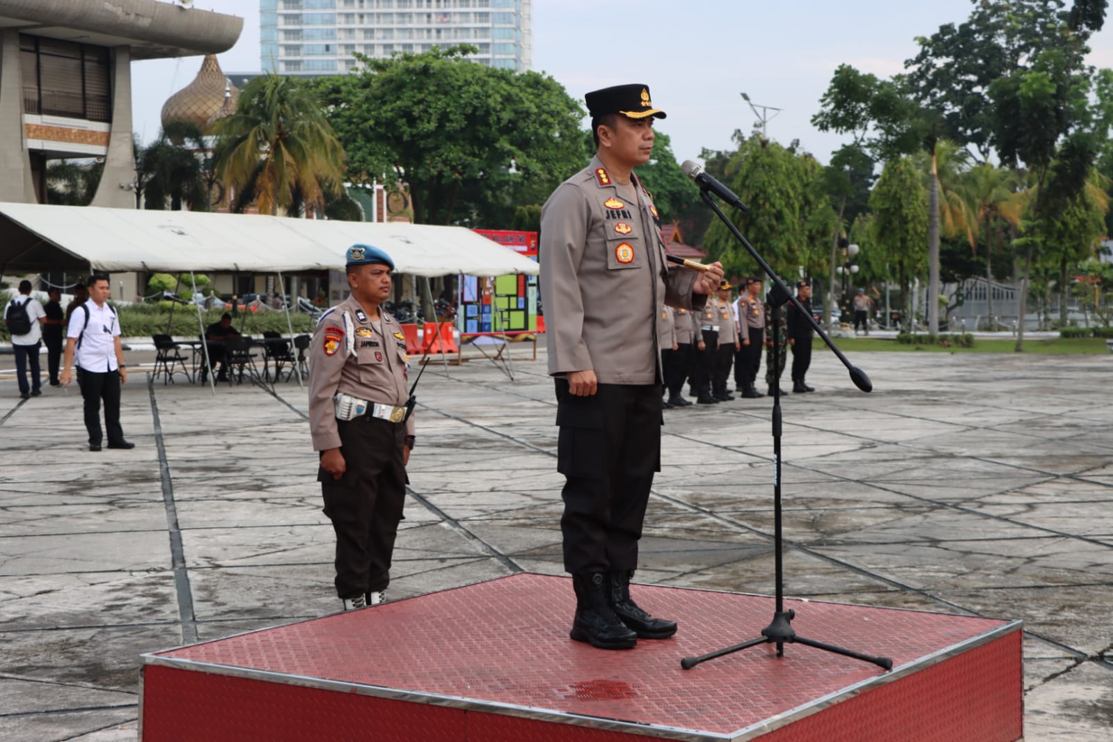 Kapolresta Pekanbaru Minta Anggota Bertindak Sesuai Perintah Saat Pengamanan Aksi May Day