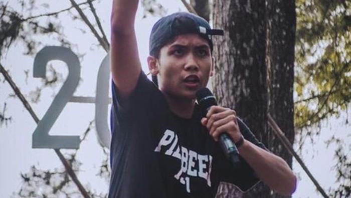 Buntut Panjang Komedi Bintang Emon