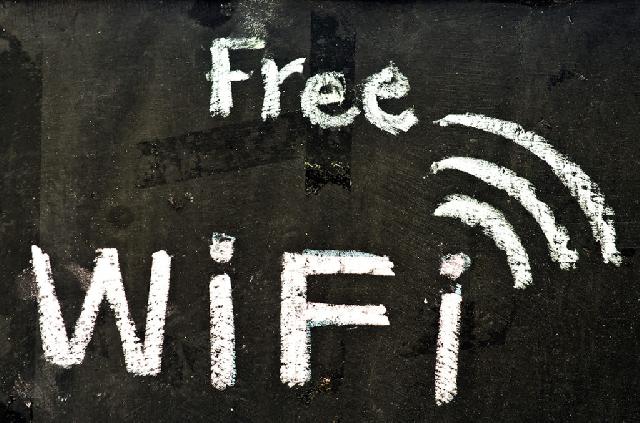 Gunakan wifi gratis di tempat umum bisa berbahaya