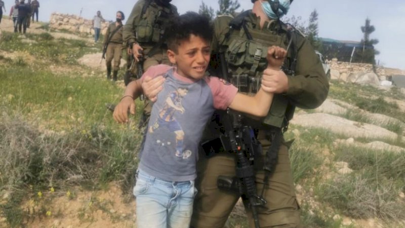 Tentara Israel Seret Paksa 5 Bocah Palestina yang Tengah Asyik Bermain
