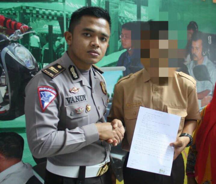 Posting Jasa Pembuatan SIM di FB, Pelajar di Pekanbaru Diciduk Polisi