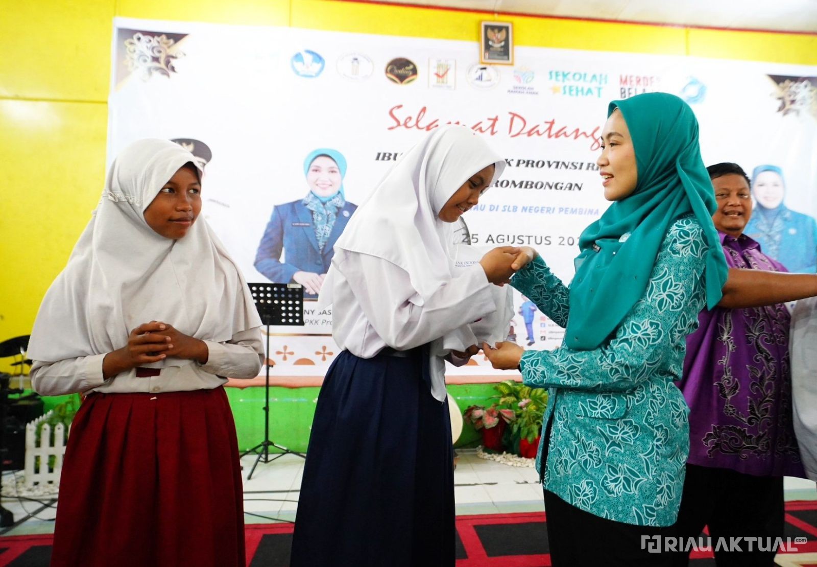 Jelajah Anak Riau 2025, Ketua TP PKK Riau Kunjungi SLBN Pembina