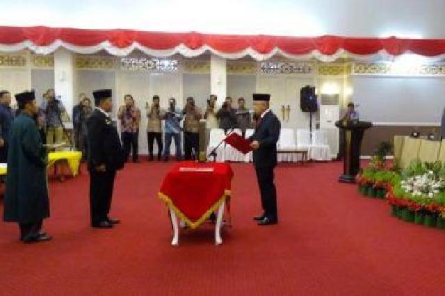 Saah !! Kaharuddin Resmi Jabat Sekretaris DPRD Riau