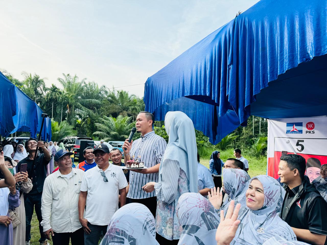 Pasangan AMAn Gelar Kampanye Dialogis di Rumbai Barat, Agung Nugroho Rayakan Ulang Tahun ke-40 Bersama Warga