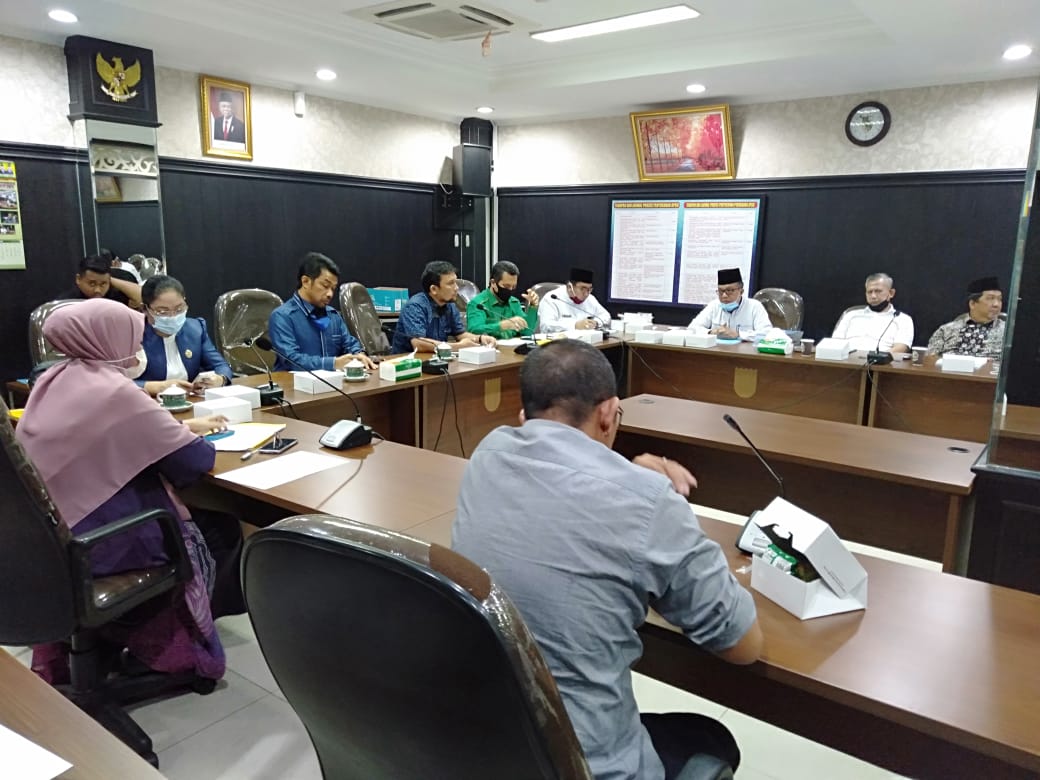Komisi III DPRD Kota Pekanbaru Gelar Rapat Dengar Pendapat Bersama Kemenag dan Kepala Sekolah