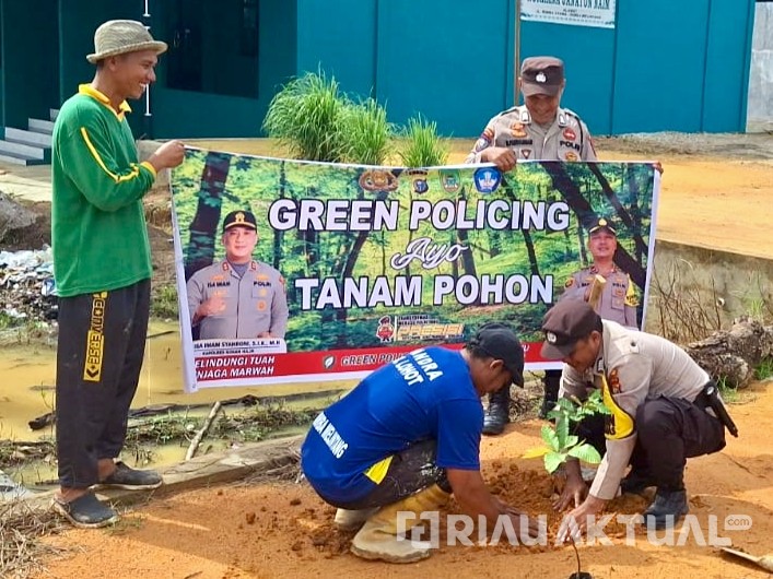 Bikin Musala Sejuk, Polsek Rimba Melintang Tanam Pohon Dukung Green Policing