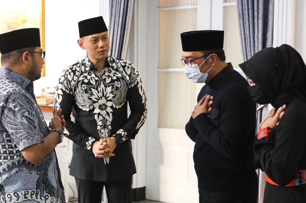 Hadir Sebagai Sahabat, AHY Temui Gubernur Ridwan Kamil Sampaikan Belasungkawa