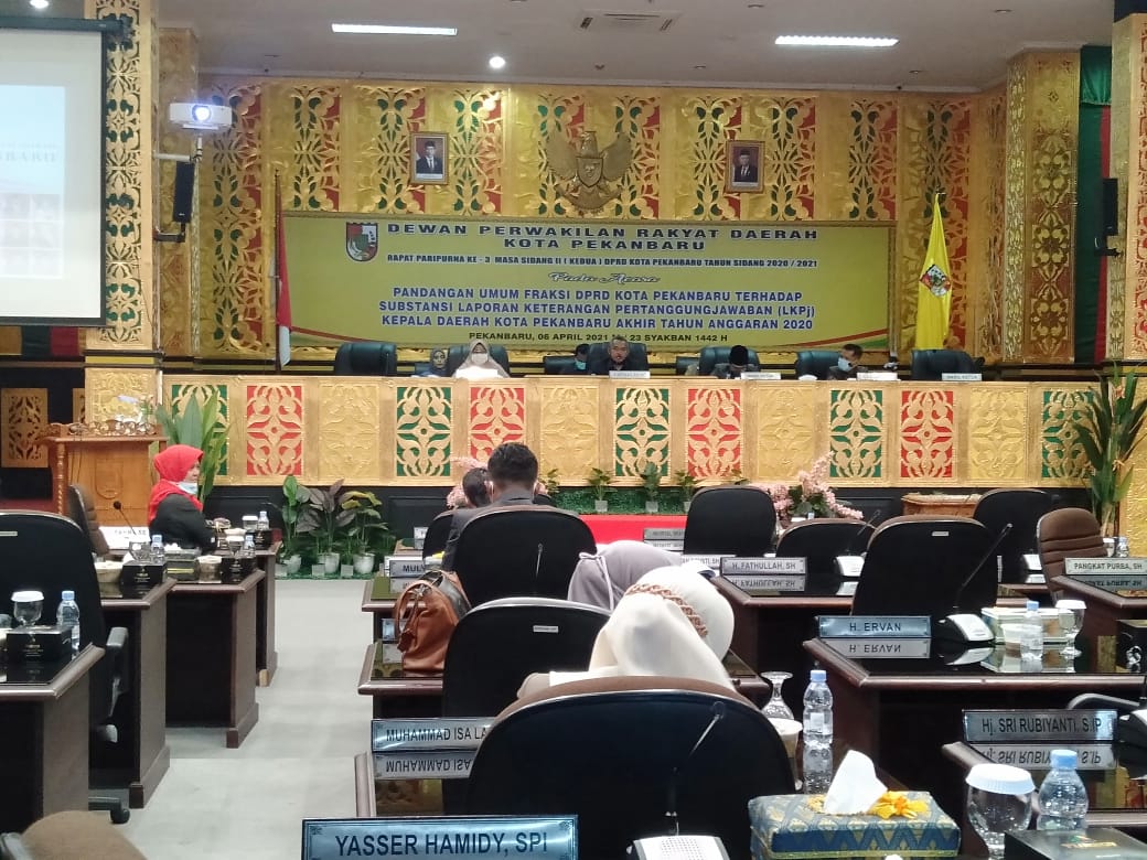 Fraksi di DPRD Beri Pandangan Umum Terhadap LKPJ Kepala Daerah Kota Pekanbaru Tahun 2020
