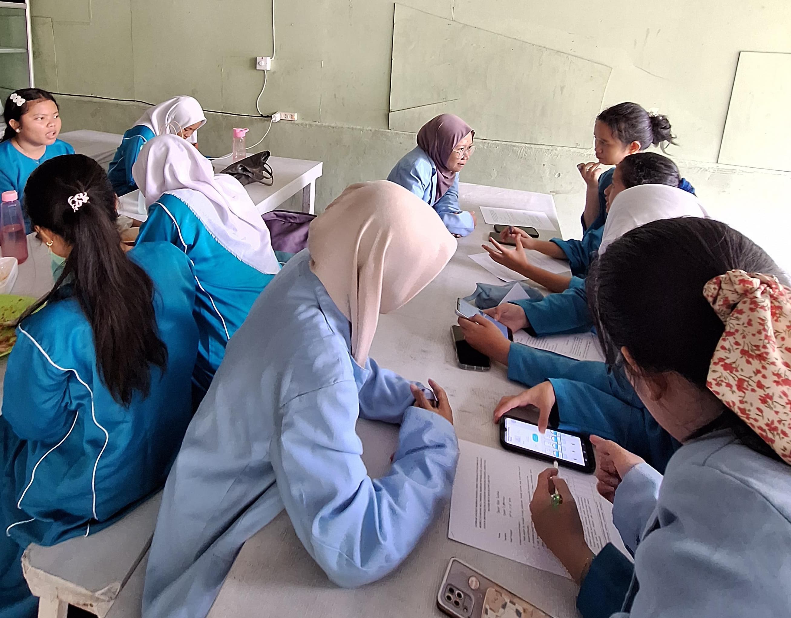 Mahasiswa PKM-RSH UNRI Uji Coba Mobile Learning untuk Atasi Krisis Literasi Teknologi