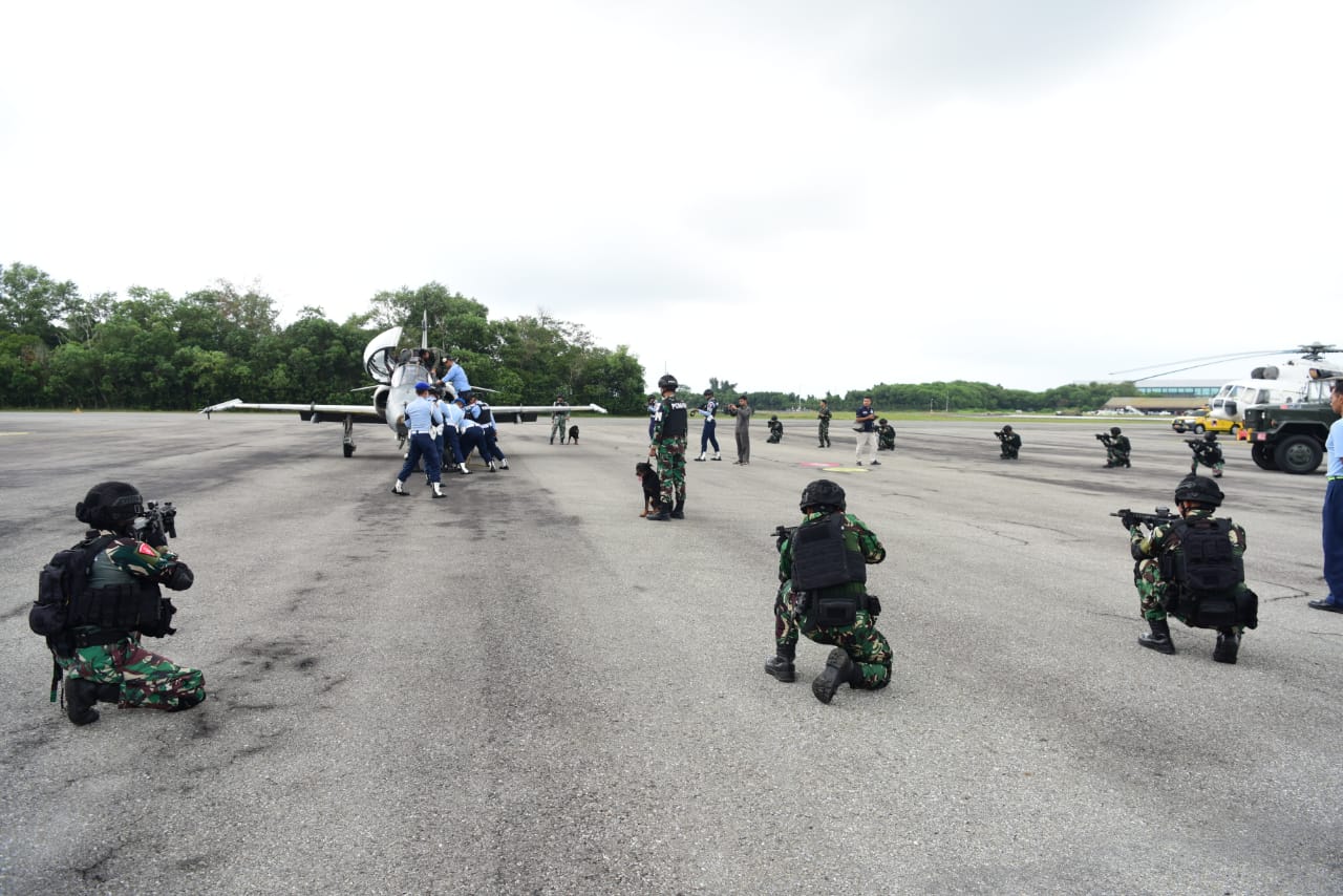 Pesawat Asing Dipaksa Mendarat di Lanud Roesmin Nurjadin saat Latihan