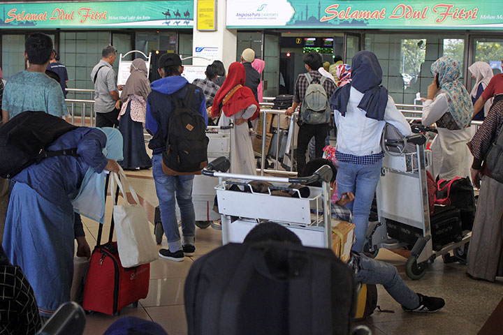 Gubernur Riau Himbau Bupati dan Walikota Pantau Pergerakan Mudik TKI