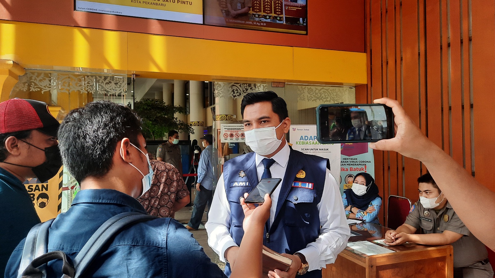 Pemko Pekanbaru Bentuk Tim Penertiban Tiang Reklame Ilegal