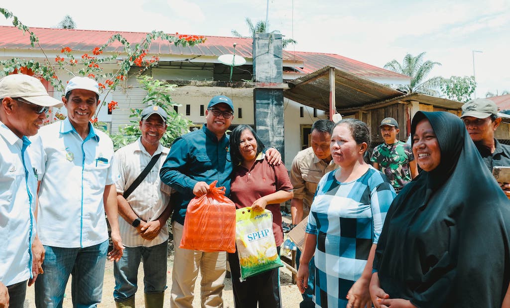 PTPN IV PalmCo Salurkan Bantuan untuk Korban Banjir di Rokan Hulu