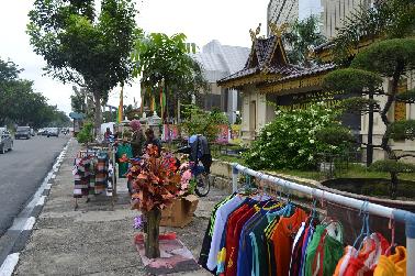 Pedagang Akhirnya Pindah ke Depan Gedung DPRD Pekanbaru
