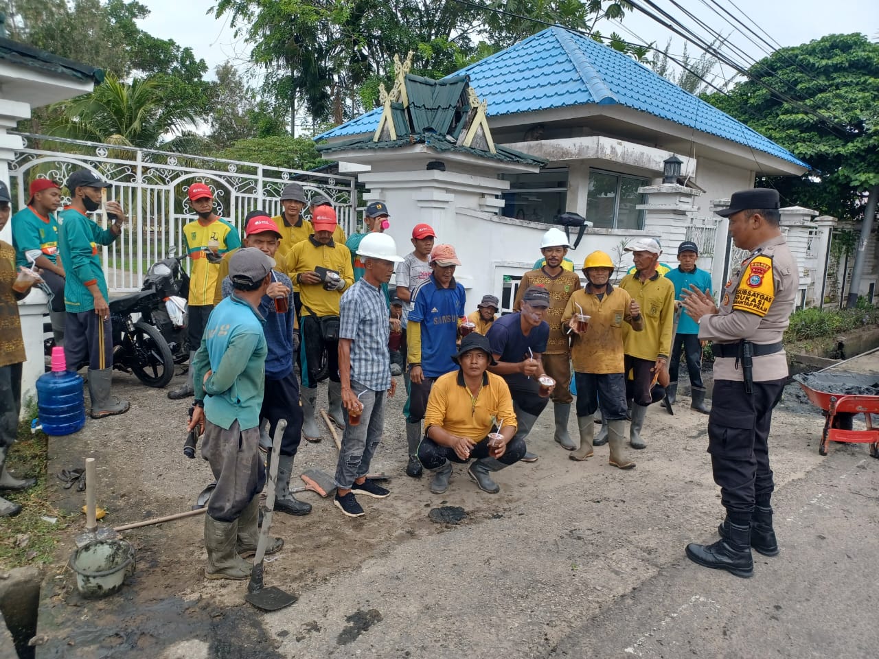 Aiptu Hengky Sampaikan Pesan Pilkada Damai Kepada Masyarakat Tembilahan