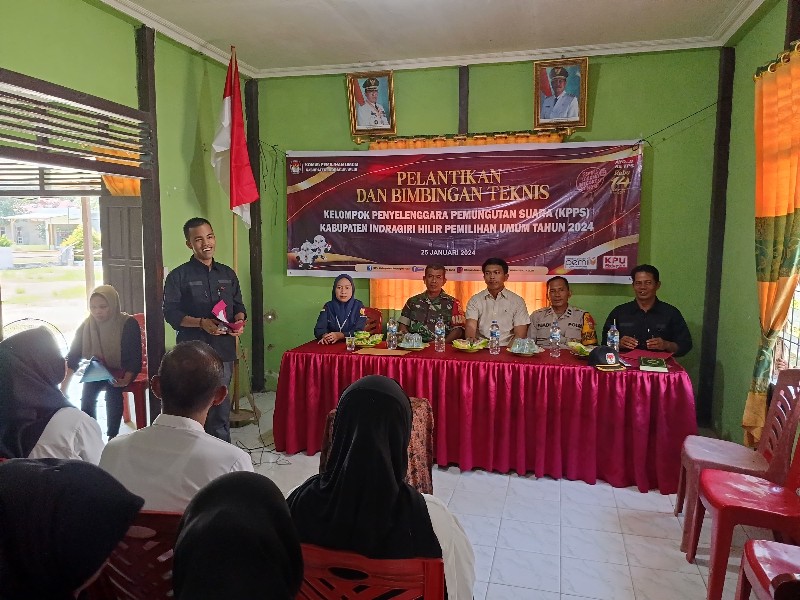 Hadiri Pelantikan Petugas KPPS Desa Limau Manis, Polsek Kemuning Sosialisasi Pemilu Damai