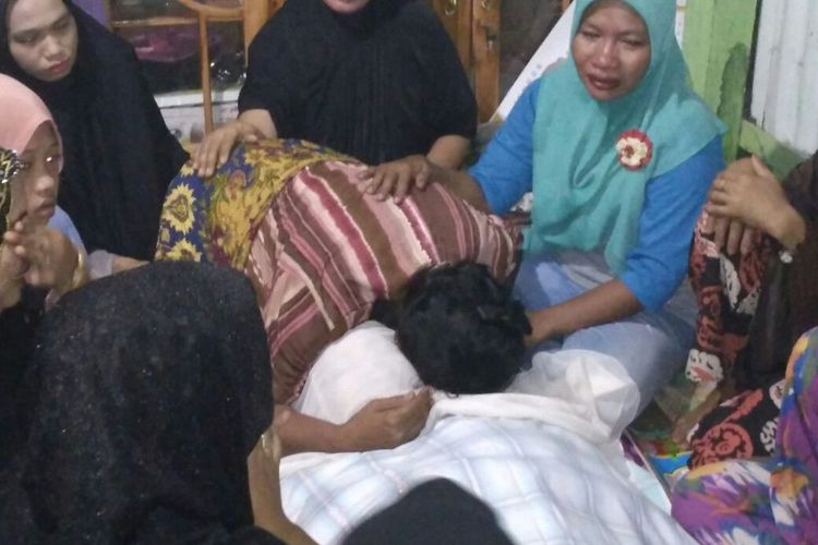 Duel Karena Urusan Sepele, Ibu Rumah Tangga Tewas