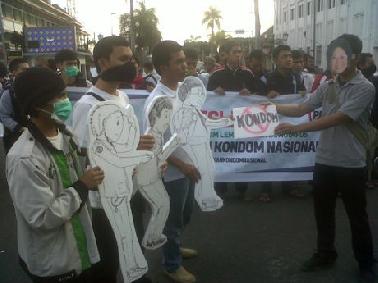 Mahasiswa di Yogyakarta Gelar Aksi Kecam Pekan Kondom Nasional