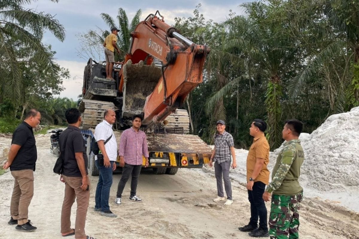 Polisi Bongkar Tambang Batu-Pasir Ilegal di Kampar, Dua Operator Alat Berat Ditangkap